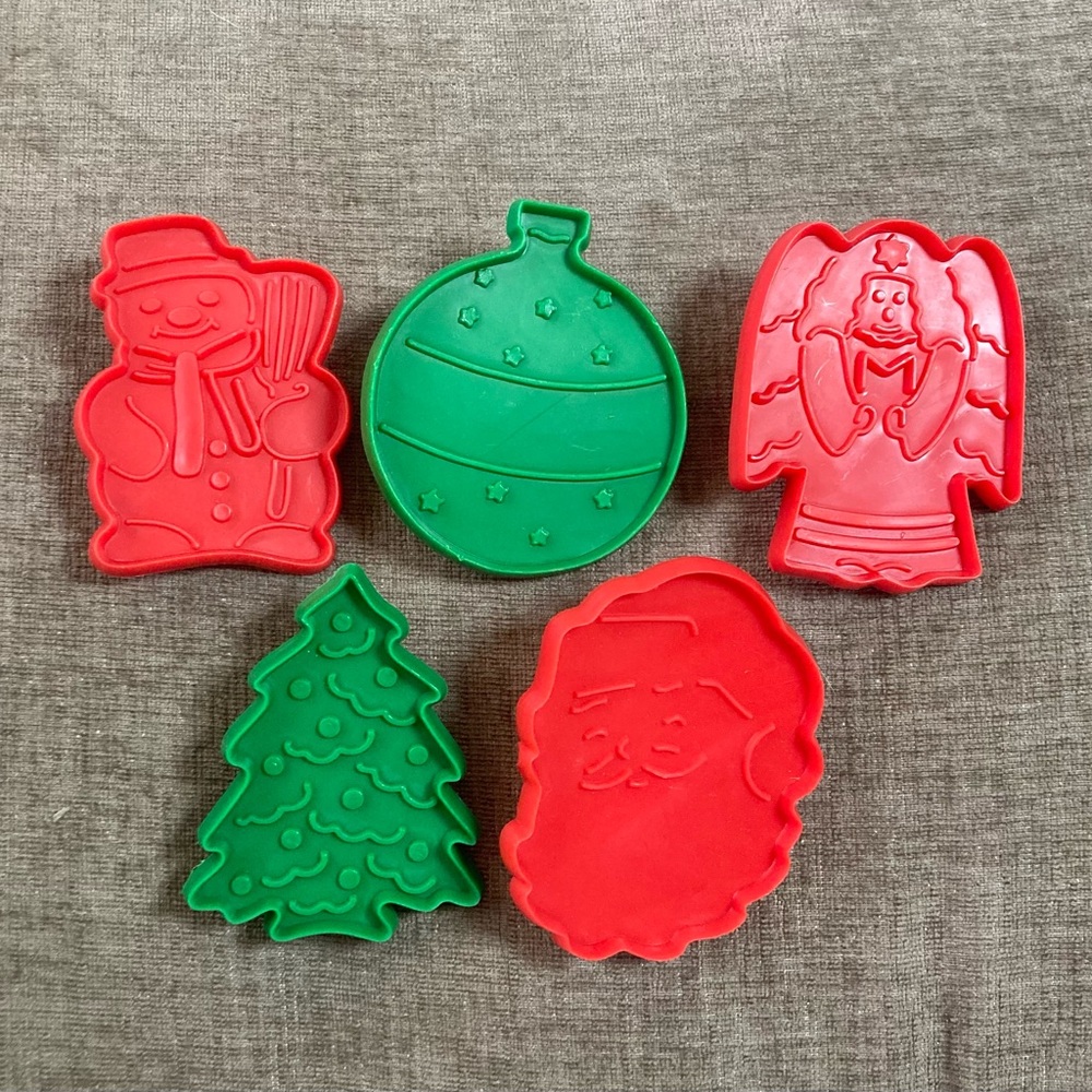 Vintage Wal-Mart Holiday Cookie Cutters Set of 10 Red Green Plastic No. 163 - Picture 5 of 6